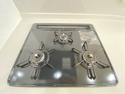 【キッチン】 | 読谷村大湾2期（全5棟）1号棟 | 1号棟　三口コンロ♪