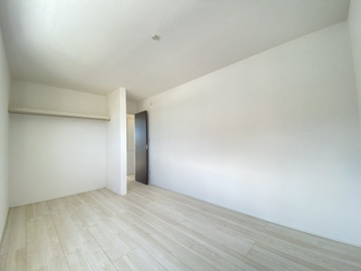 【洋室】 | 読谷村大湾2期（全5棟）1号棟 | 1号棟　洋室6.5帖＋CL付き♪