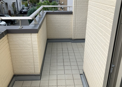 【バルコニー】 | レフィー二小田急相模原 | バルコニーは、室外の専用スペースのうち、「屋根がなく開放された空間」であるものを指します。ベランダより広いタイプのものが多く、日当たりもよいため家庭菜園などを楽しみたい人にとって適した環境となります。