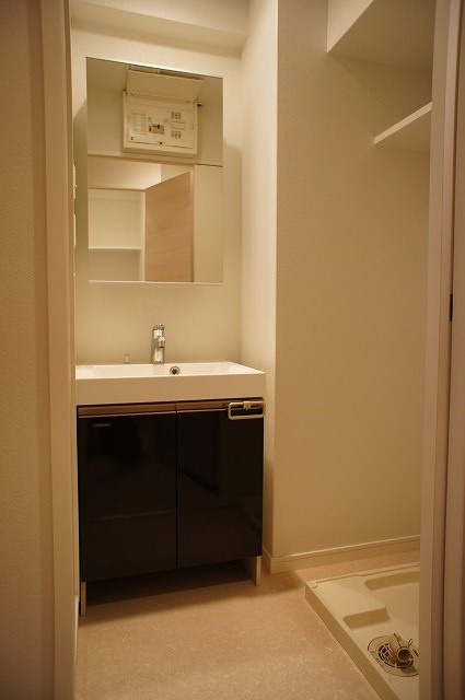 新品家具付きマンション対馬小路3(KaGood福岡)の独立洗面台|独立洗面台、朝の身支度には欠かせません