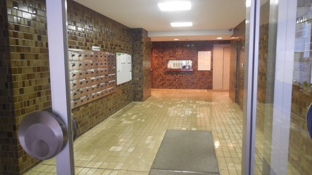 朝日巣鴨マンションのエントランス