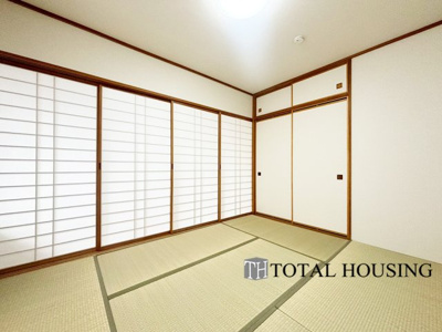 【和室】 | 琴似4条シティハウスB棟 | 和室　約6.0帖
LDKと隣接した和室はリビングから目が届く場所なので、お子様の遊び部屋・お昼寝スペースとして使うのもオススメです♪