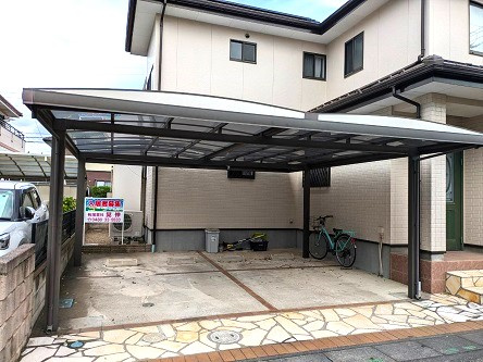 杉戸貸家のその他共用部分|カーポート(2台分)付きの駐車場です♪