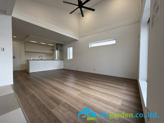 茅ヶ崎市東海岸南4丁目　新築戸建　全2棟2号棟の居間・リビング