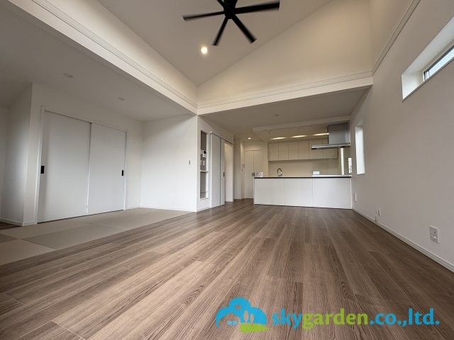 茅ヶ崎市東海岸南4丁目　新築戸建　全2棟2号棟の居間・リビング