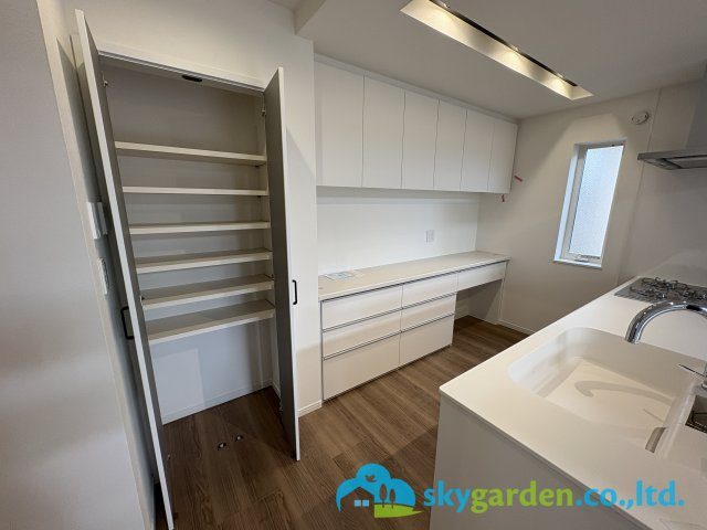 茅ヶ崎市東海岸南4丁目　新築戸建　全2棟2号棟の居間・リビング