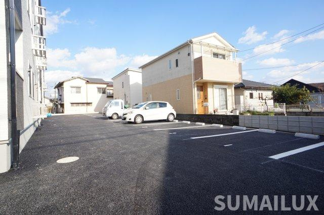 ネオステージ龍田の駐車場
