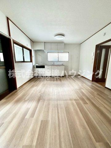 白島１丁目テラスハウスの居間・リビング