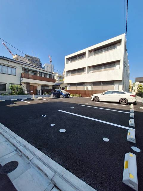 ＣＯＵＲＴ　ＨＩＬＬＳ　ＮＩＳＨＩＯＧＵの駐車場