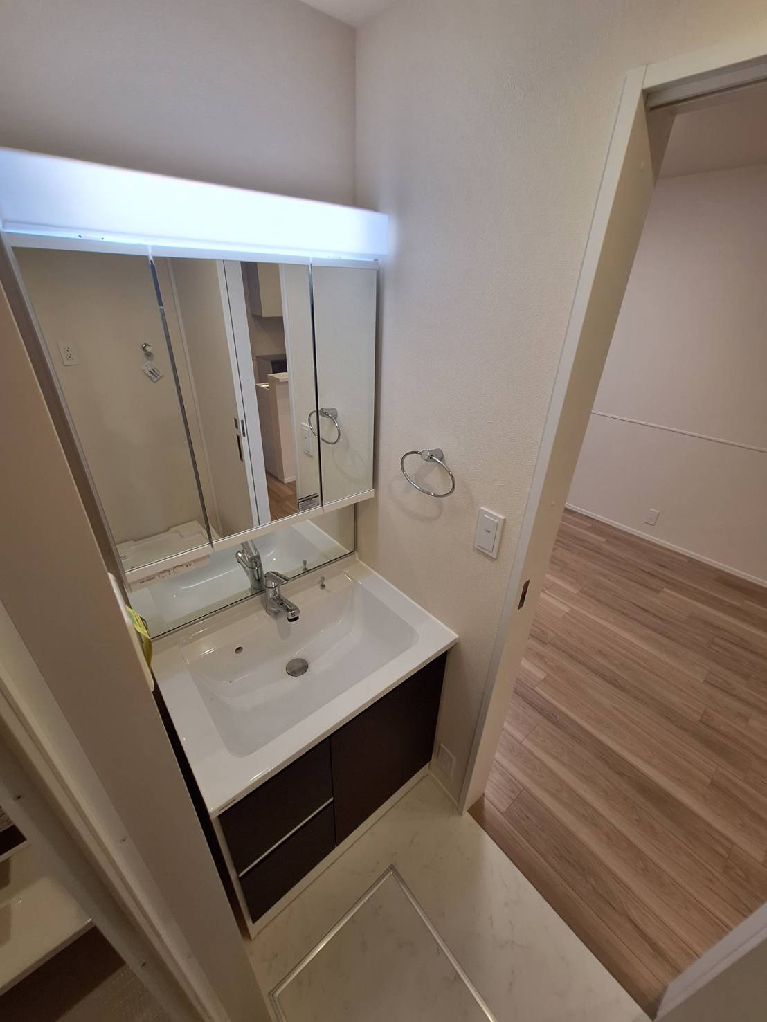 ＣＯＵＲＴ　ＨＩＬＬＳ　ＮＩＳＨＩＯＧＵの駐車場