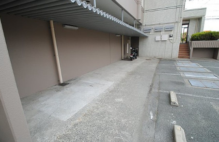 山本ビルの駐車場