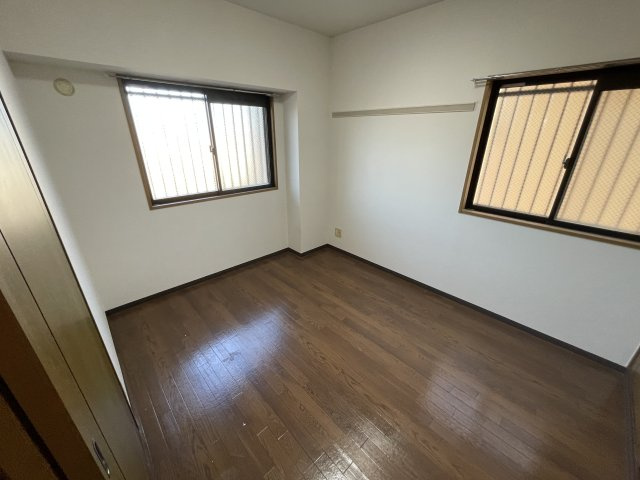 エクセレントコートの洋室