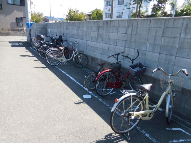 シャトーボヌゥール郡家本町の駐車場