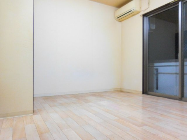 シャトーボヌゥール郡家本町の洋室