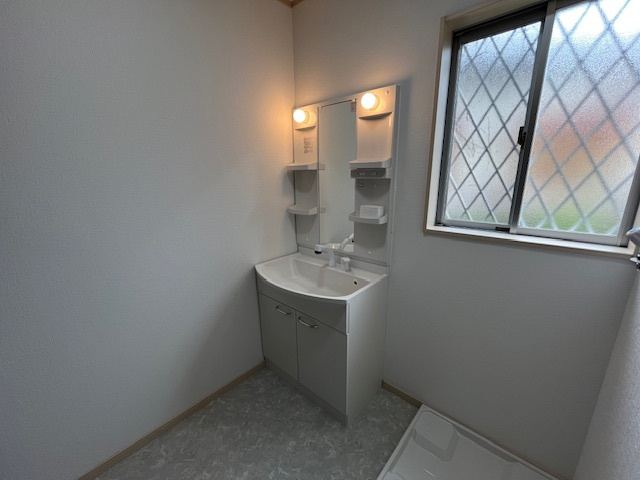 桜ヶ丘町戸建の独立洗面台