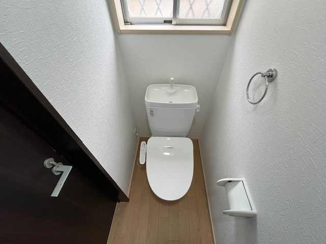 桜ヶ丘町戸建のトイレ