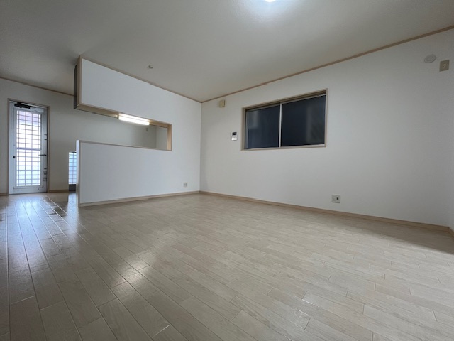 桜ヶ丘町戸建の居間・リビング