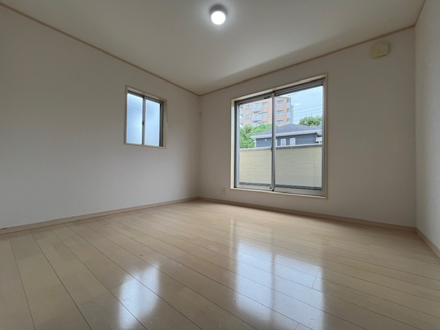 桜ヶ丘町戸建の寝室