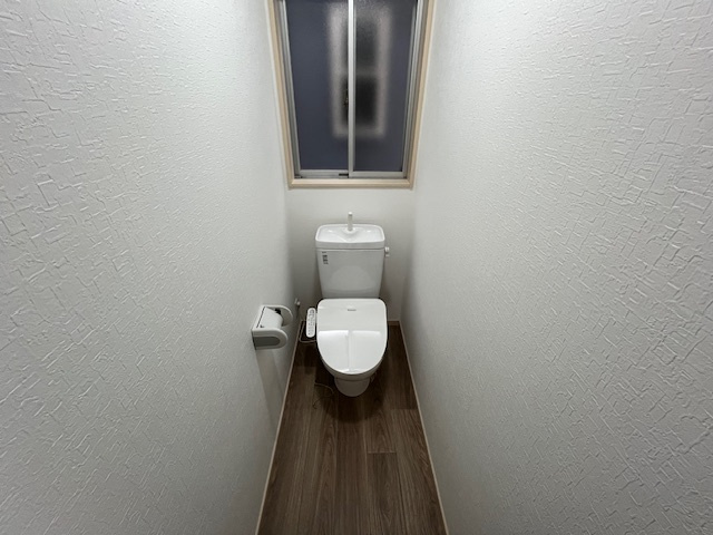 桜ヶ丘町戸建のトイレ