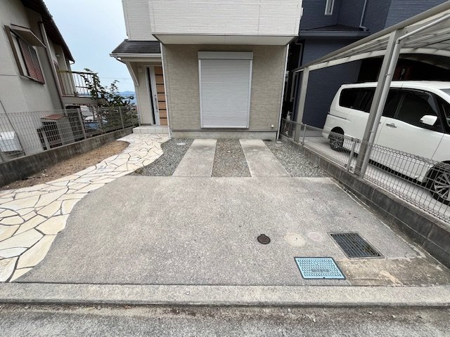 桜ヶ丘町戸建の駐車場