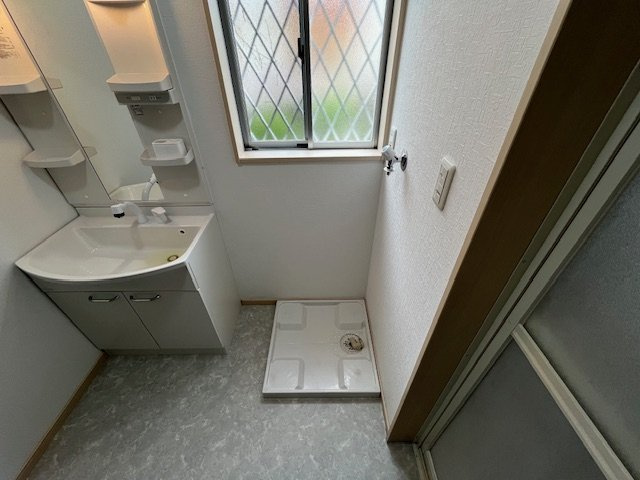 桜ヶ丘町戸建の独立洗面台