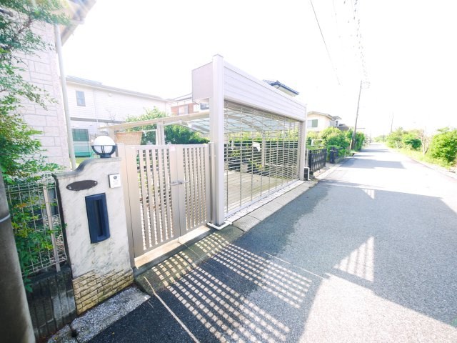 東金市家徳　中古戸建の駐車場|平成19年3月築4SLDK建物約51坪 敷地約101坪角地 お庭でドックランが可能です閑静な分譲地内