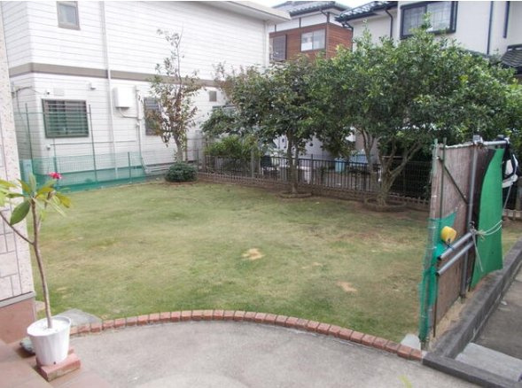 東金市家徳　中古戸建の庭|平成19年3月築4SLDK建物約51坪 敷地約101坪角地 お庭でドックランが可能です閑静な分譲地内