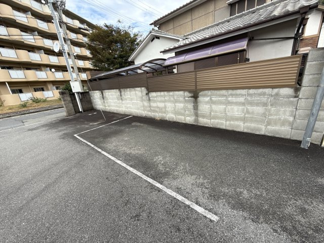 ルシエール本城の駐車場