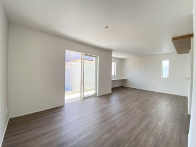 【居間・リビング】 | 読谷村大湾2期（全5棟）新築平屋3号棟 | 3号棟　LDK20.87帖♪カウンター付き♪