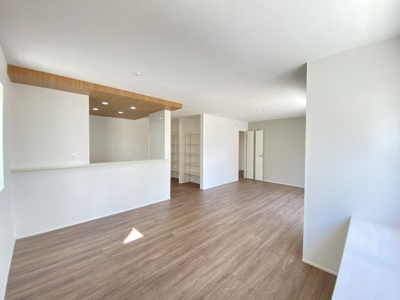 【居間・リビング】 | 読谷村大湾2期（全5棟）新築平屋3号棟 | 3号棟　LDK20.87帖♪カウンター付き♪