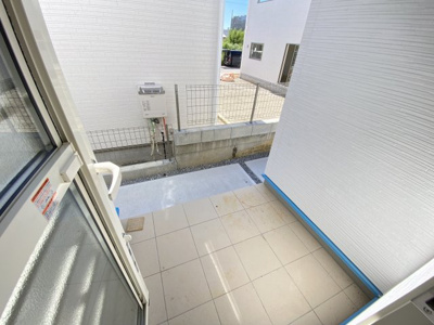 【ランドリースペース】 | 読谷村大湾2期（全5棟）新築平屋3号棟 | 3号棟　お勝手口外側♪