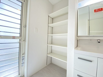 【収納】 | 読谷村大湾2期（全5棟）新築平屋3号棟 | 3号棟　可動棚収納付き♪