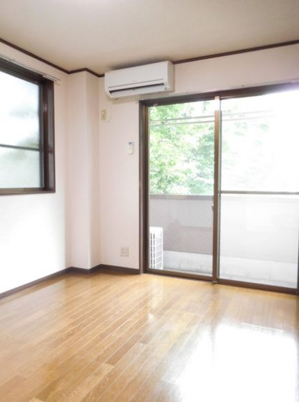 メゾンKTSの居間・リビング|※別号室の参考写真です。