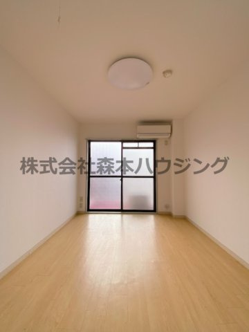 【洋室】 | 　M.エトワール | 明るい洋室です