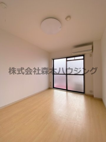 【洋室】 | 　M.エトワール | 落ち着いた色調の洋室です