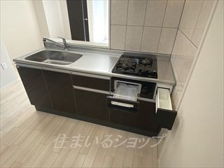 広島市安佐北区可部１丁目のアパートのキッチン|２口ガスコンロ・グリル付きシステムキッチン