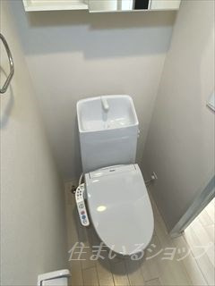 広島市安佐北区可部１丁目のアパートのトイレ|シャワートイレ・ミラー付き収納あり