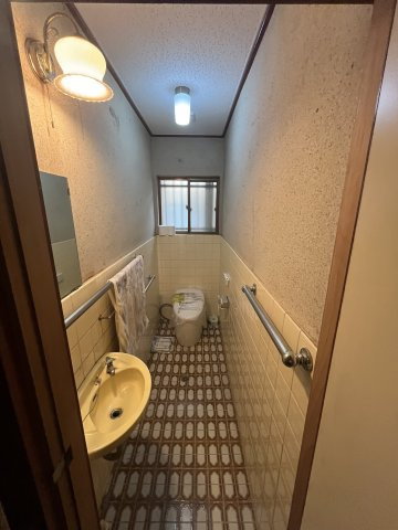 香芝市関谷北6丁目戸建のトイレ