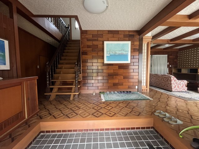 香芝市関谷北6丁目戸建の玄関