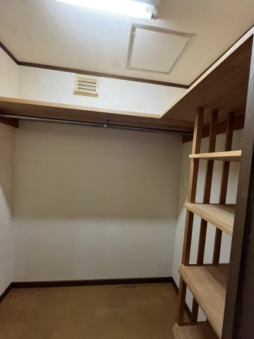 香芝市関谷北6丁目戸建の収納