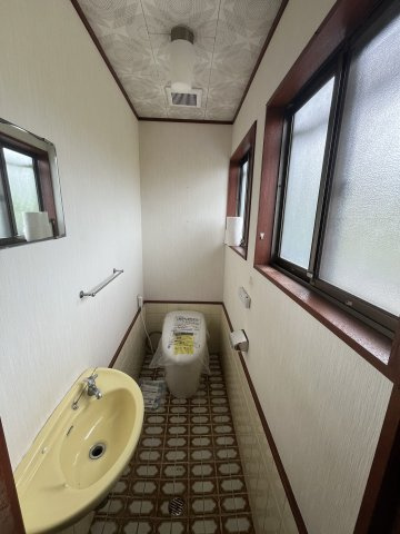 香芝市関谷北6丁目戸建のトイレ