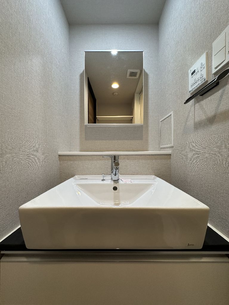 ＧＲＡＮ ＰＡＳＥＯ 目黒花房山の洗面所|明るい洗面所です