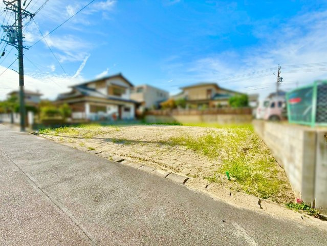 日進市南ヶ丘一丁目土地の前面道路含む現地写真|南向きにつき陽当たり良好！