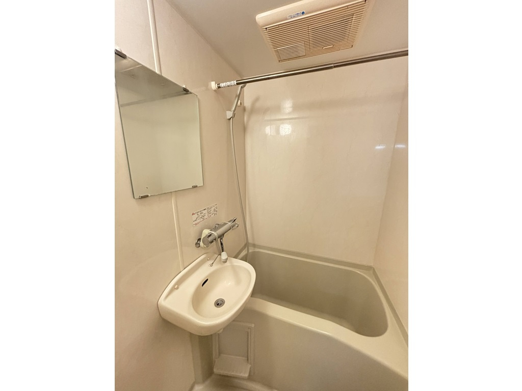 パレステュディオ信濃町の内装|明るい色調の室内です