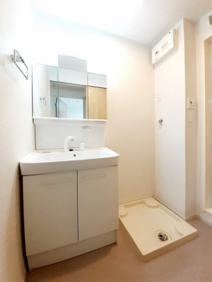 【洗面所】 | ヴィラ・アンジュ | ゆったりとスペースのある洗面所