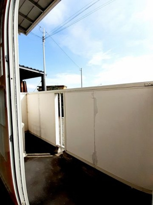 【バルコニー】 | コートヤードⅠ | 外からの目が気にならないバルコニーで洗濯物が干せます