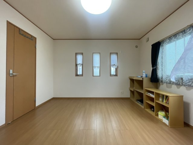 松伏町の省エネエコ住宅│太陽光発電＋大型WIC付住宅の洋室|広々とした洋室です