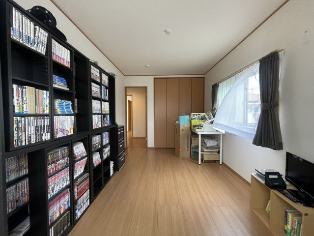 松伏町の省エネエコ住宅│太陽光発電＋大型WIC付住宅の洋室|きれいな洋室です