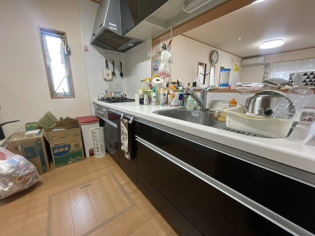 松伏町の省エネエコ住宅│太陽光発電＋大型WIC付住宅のキッチン|キッチンでお料理をお楽しみください