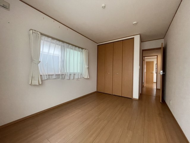 松伏町の省エネエコ住宅│太陽光発電＋大型WIC付住宅の洋室|コンパクトで使いやすい洋室です